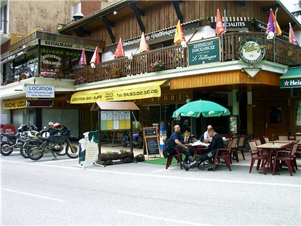 Pause mit Caf und Crepes in Valberg