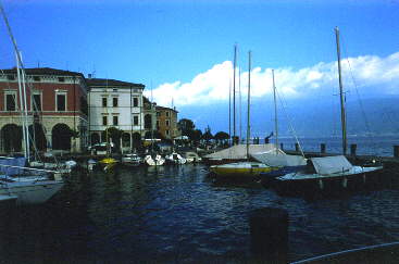 Hafen von Gargnano