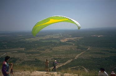 Gleitschirmflieger am Mont Bouquet