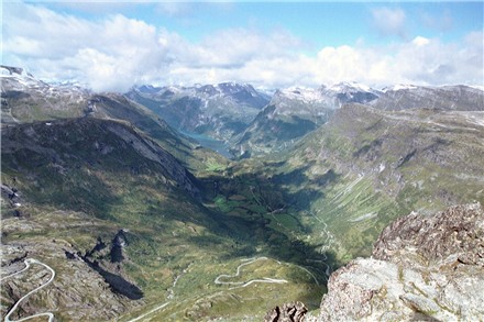 Blick von Dalsnibba auf den Geirangerfjord